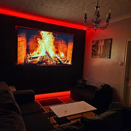 Lister Park Bradford 2Bed Detached Cottage House Parking Cinema Screen Games Room Екстериор снимка
