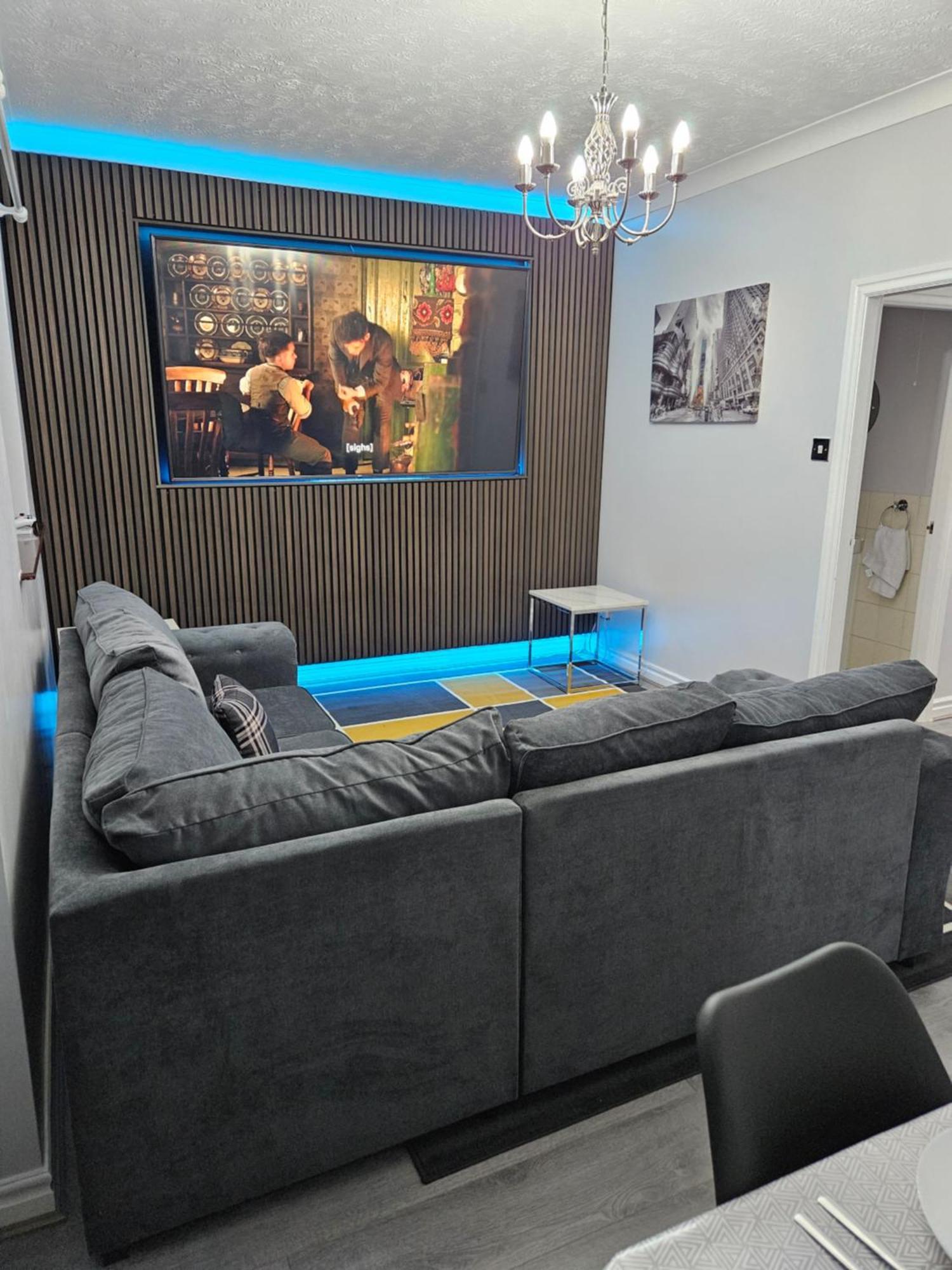 Lister Park Bradford 2Bed Detached Cottage House Parking Cinema Screen Games Room Екстериор снимка