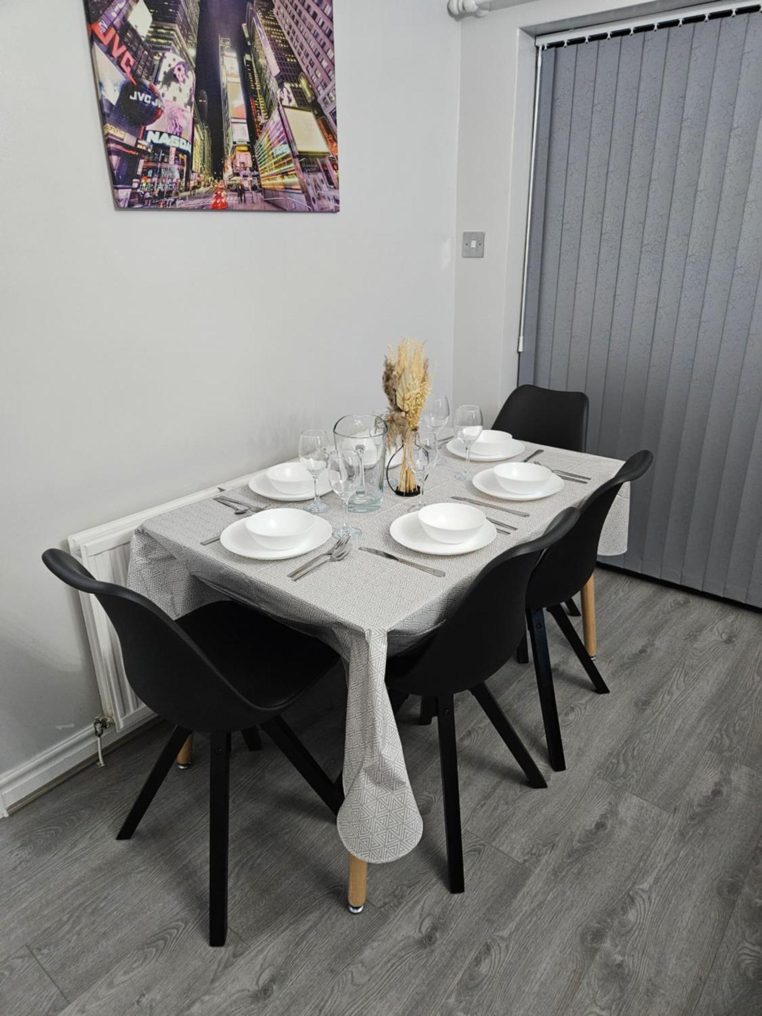Lister Park Bradford 2Bed Detached Cottage House Parking Cinema Screen Games Room Екстериор снимка