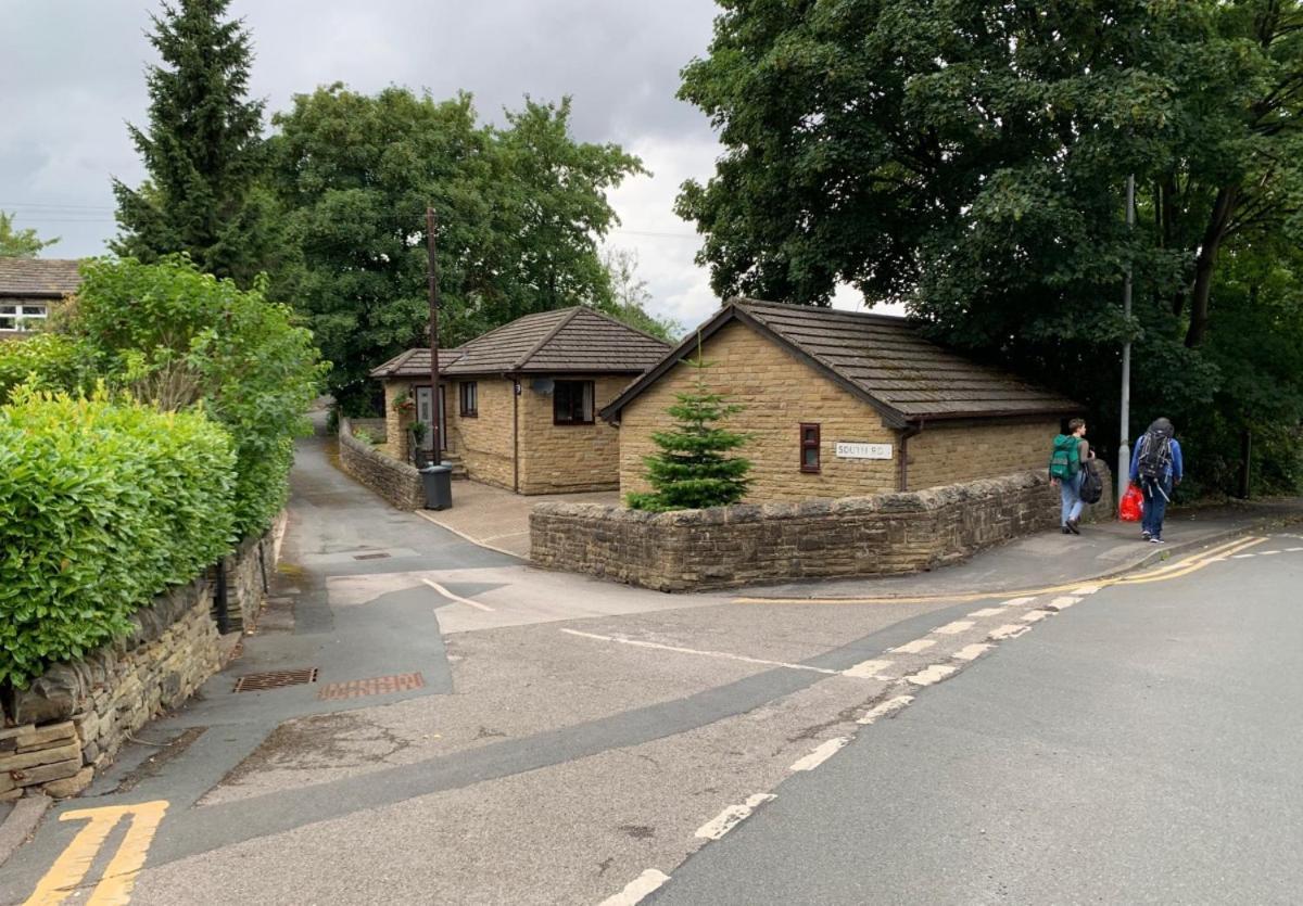 Lister Park Bradford 2Bed Detached Cottage House Parking Cinema Screen Games Room Екстериор снимка