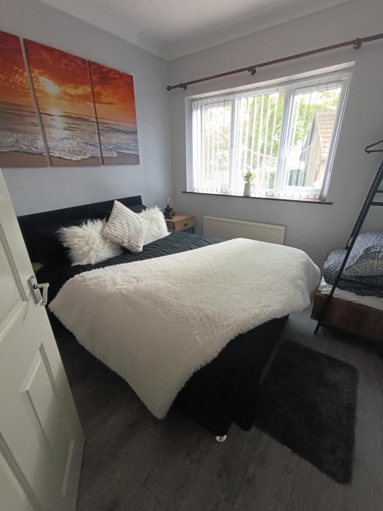Lister Park Bradford 2Bed Detached Cottage House Parking Cinema Screen Games Room Екстериор снимка